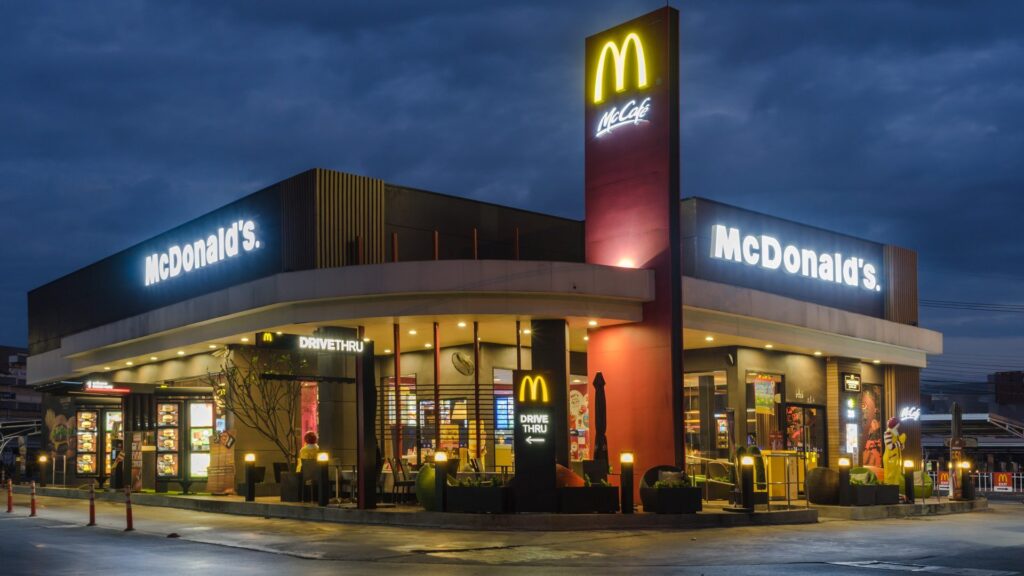 Mengapa Banyak Pelanggan yang Mengerjakan Tugas di McDonald